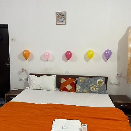 Sunrise Bed & Breakfast Khajurāho Екстериор снимка