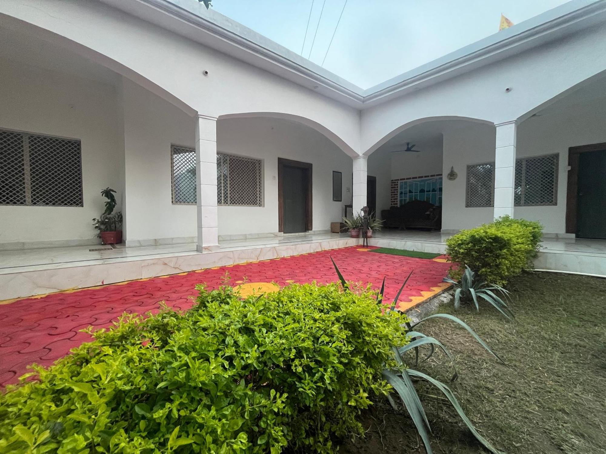 Sunrise Bed & Breakfast Khajurāho Екстериор снимка