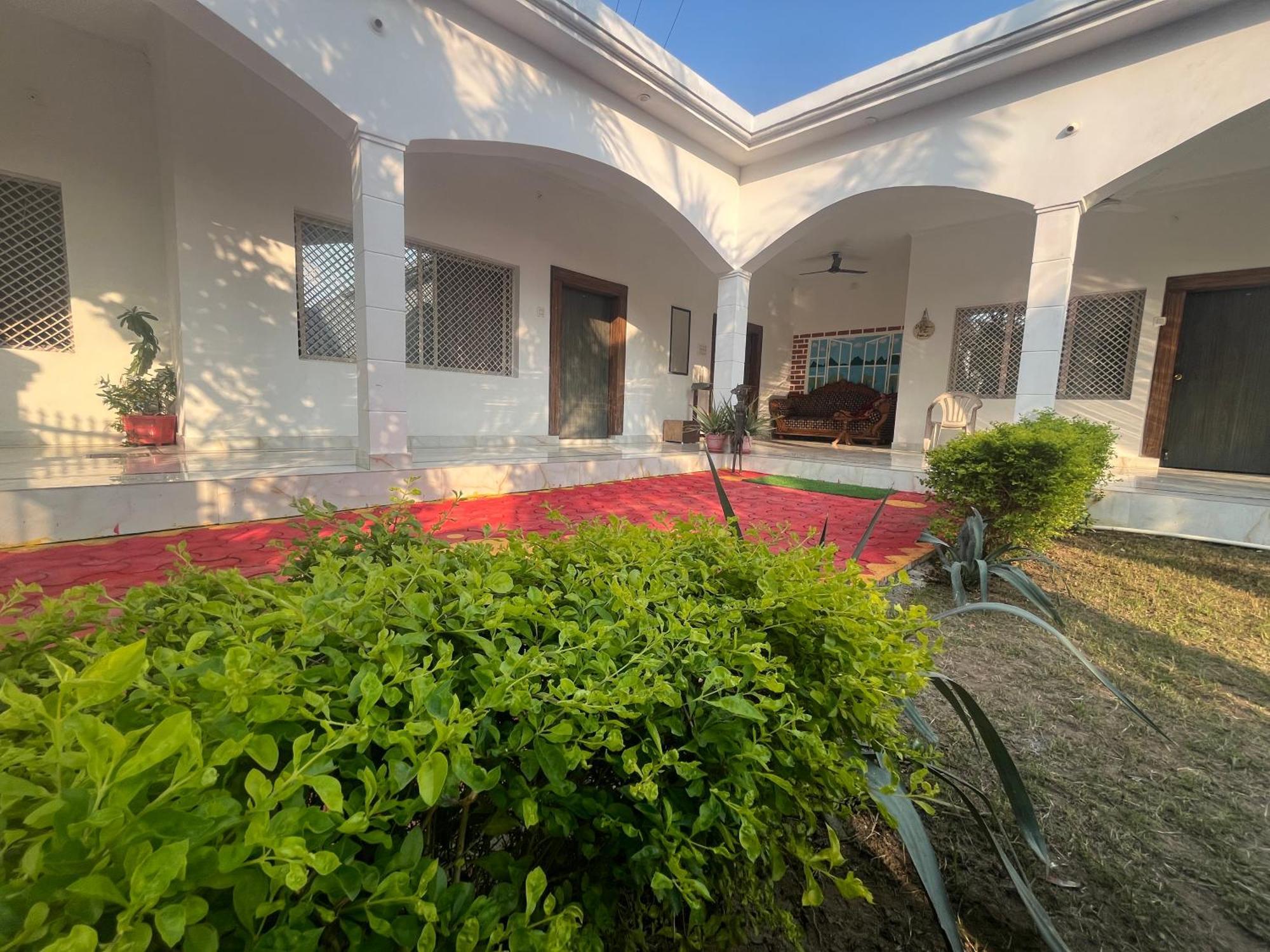 Sunrise Bed & Breakfast Khajurāho Екстериор снимка
