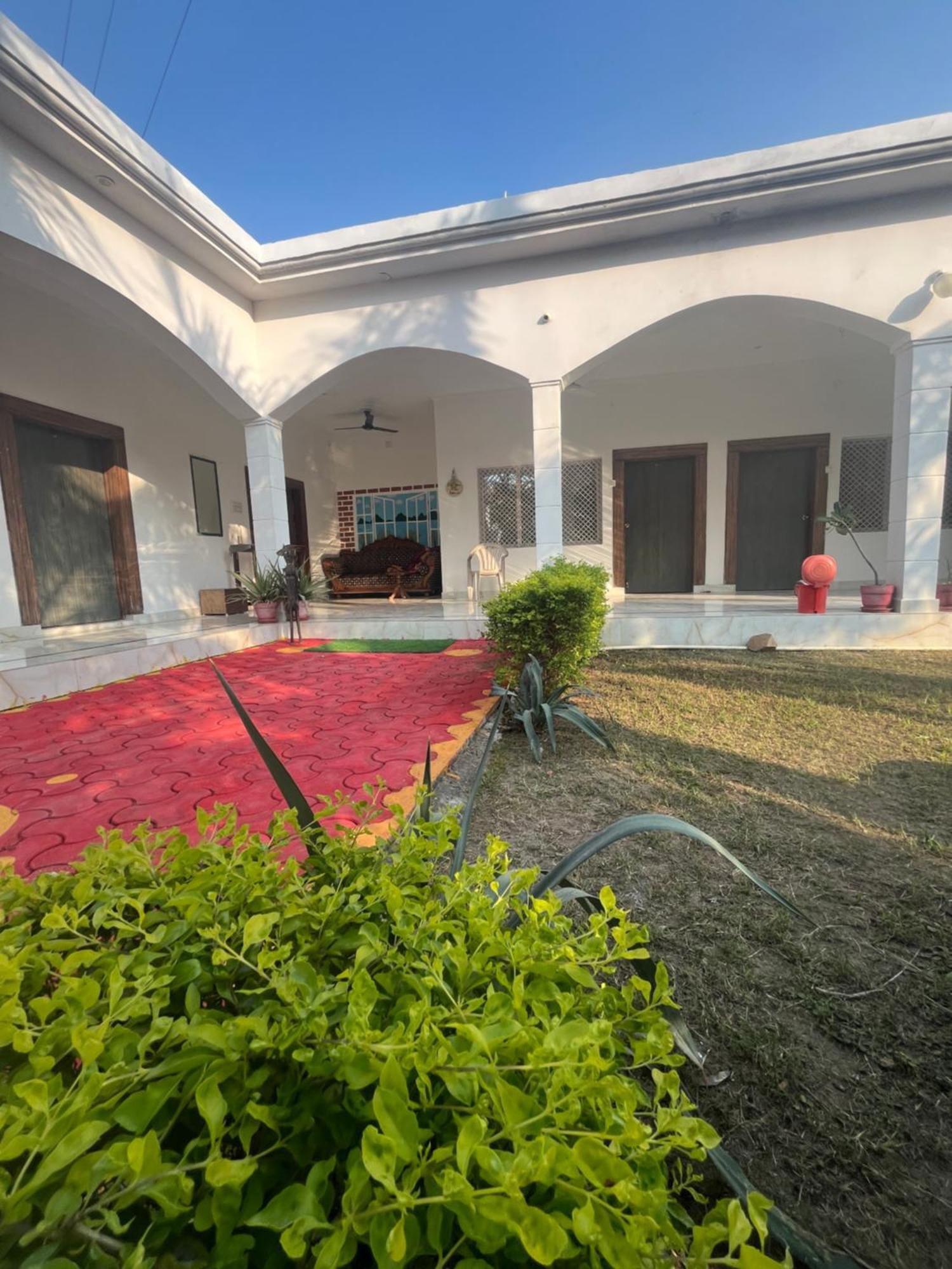 Sunrise Bed & Breakfast Khajurāho Екстериор снимка