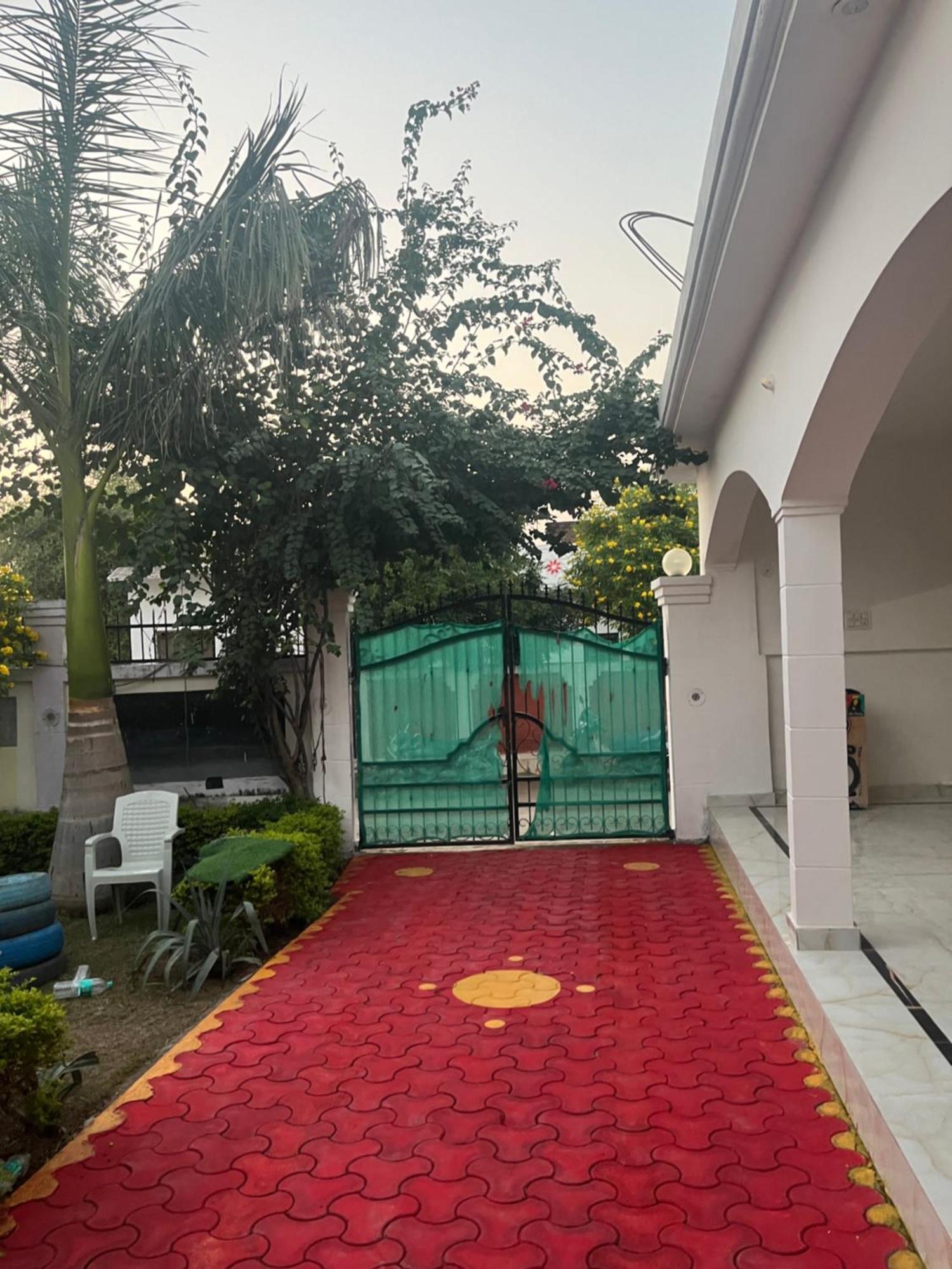 Sunrise Bed & Breakfast Khajurāho Екстериор снимка