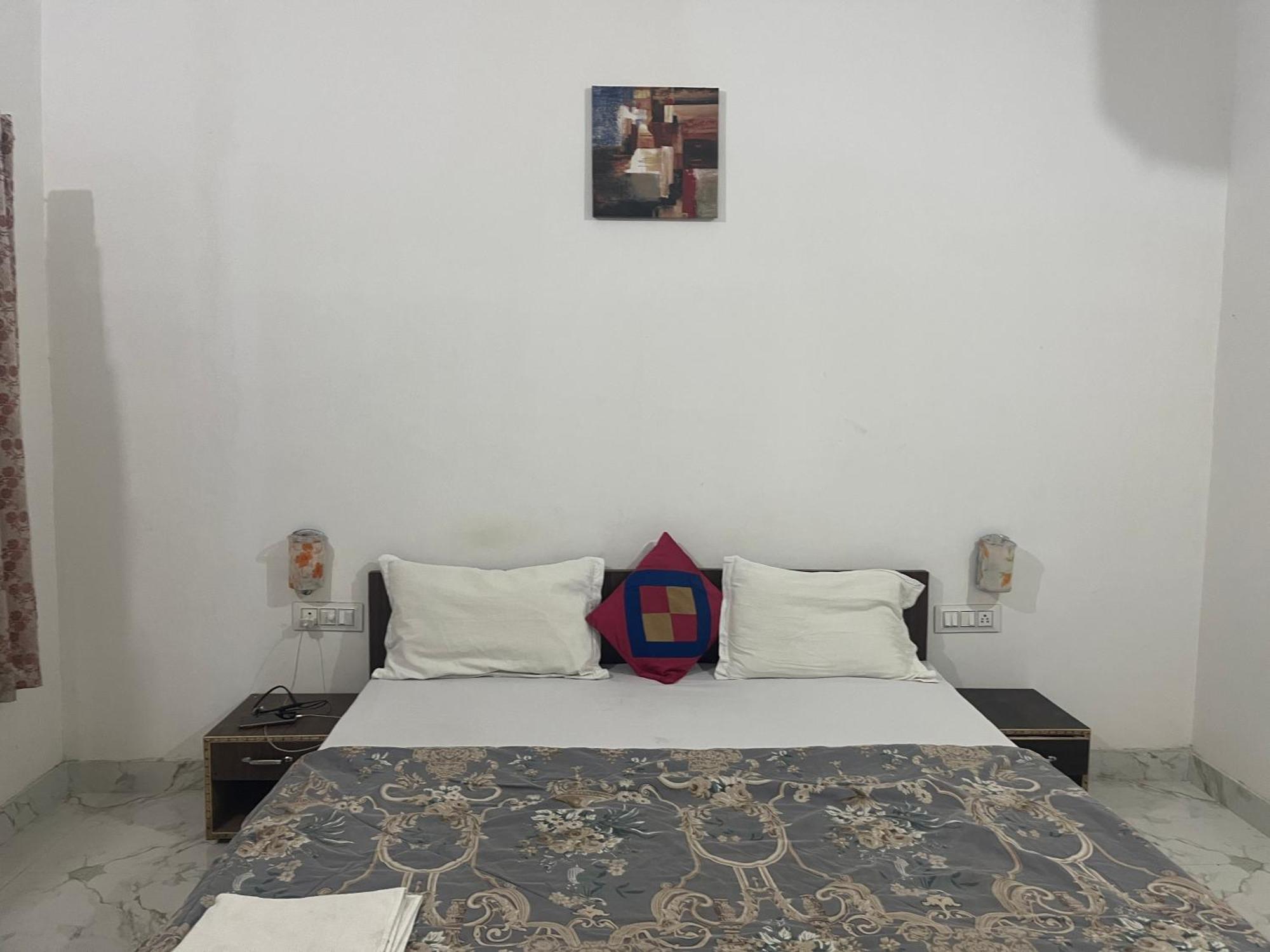 Sunrise Bed & Breakfast Khajurāho Екстериор снимка