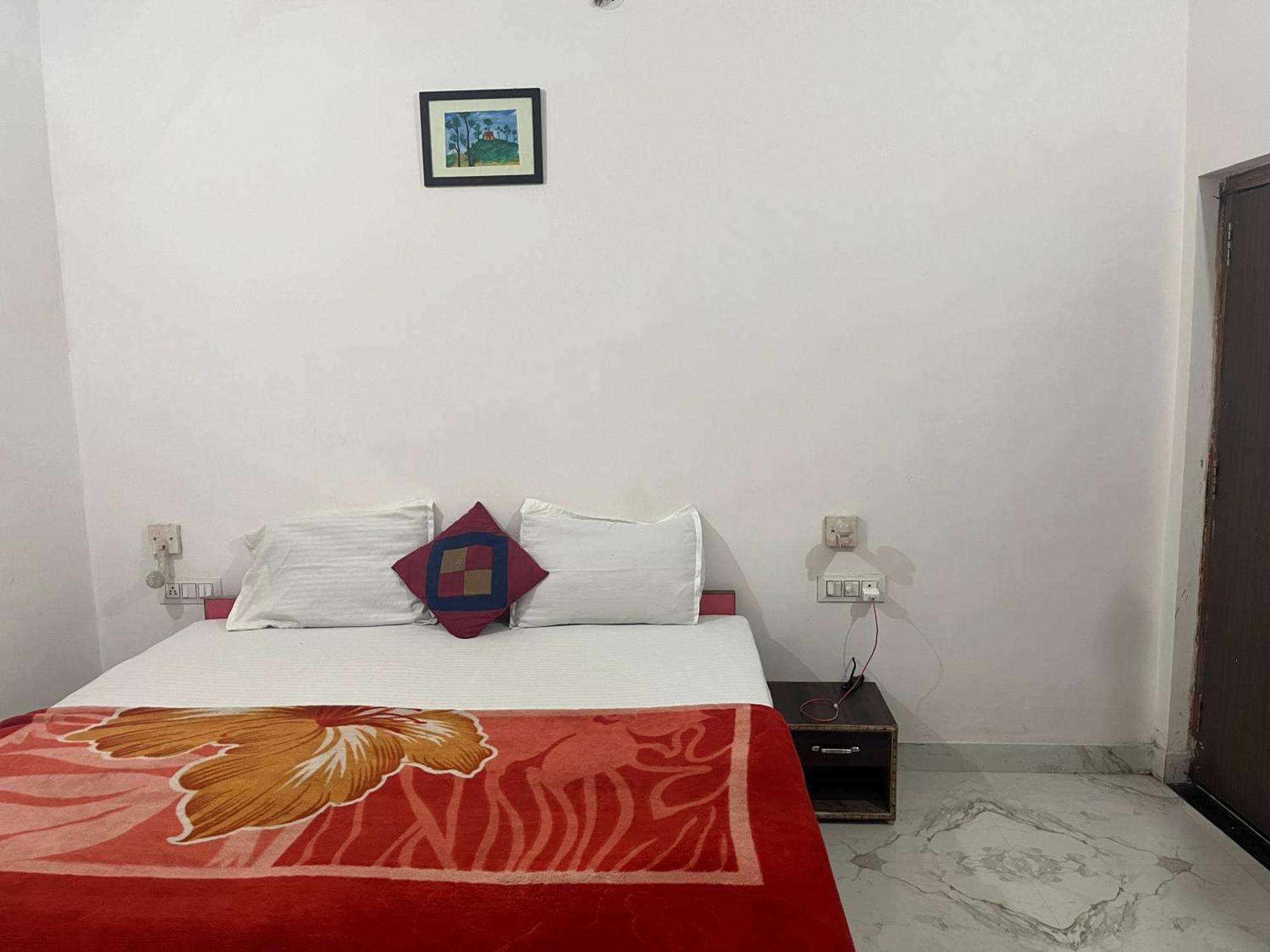 Sunrise Bed & Breakfast Khajurāho Екстериор снимка