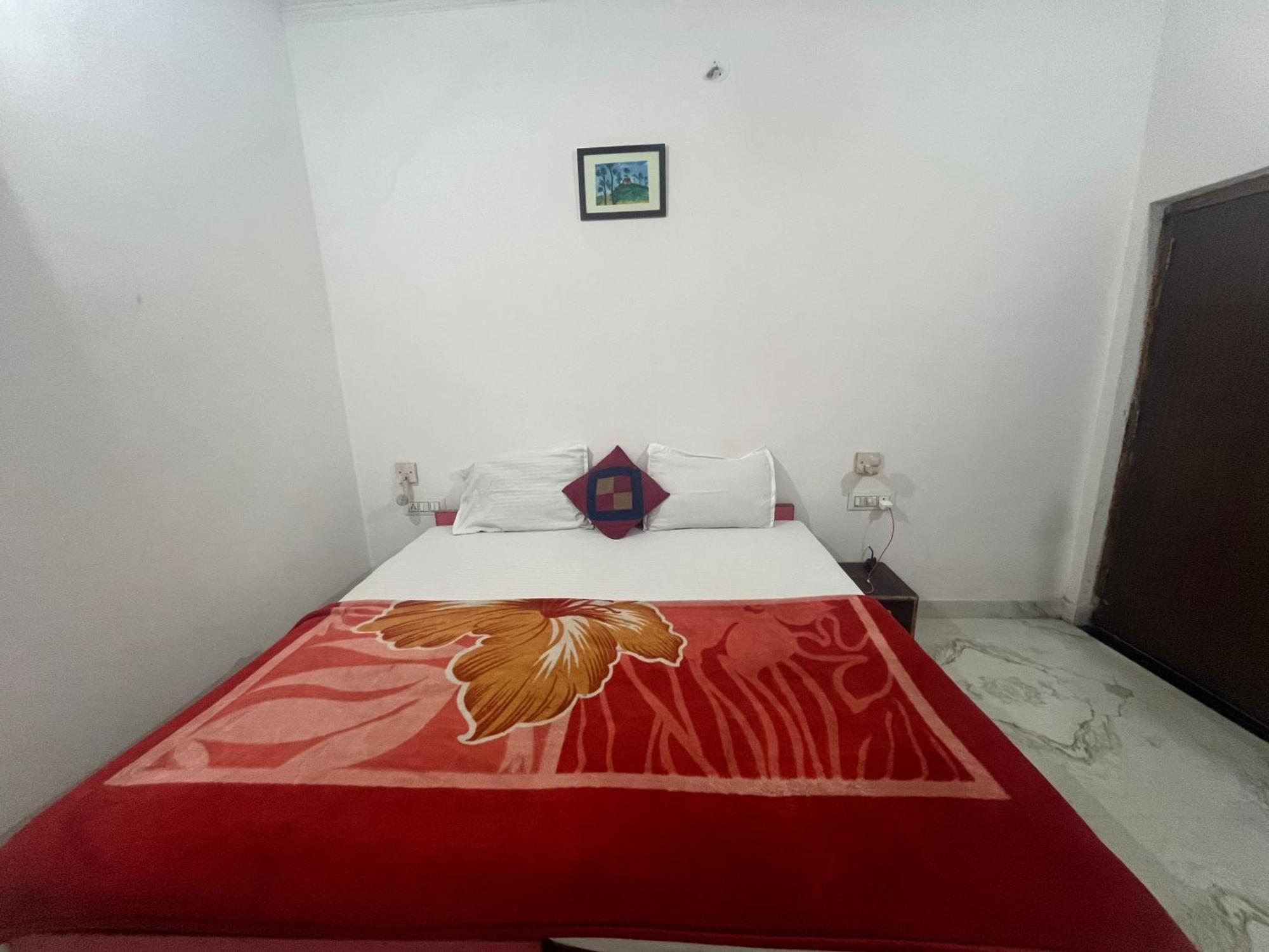 Sunrise Bed & Breakfast Khajurāho Екстериор снимка