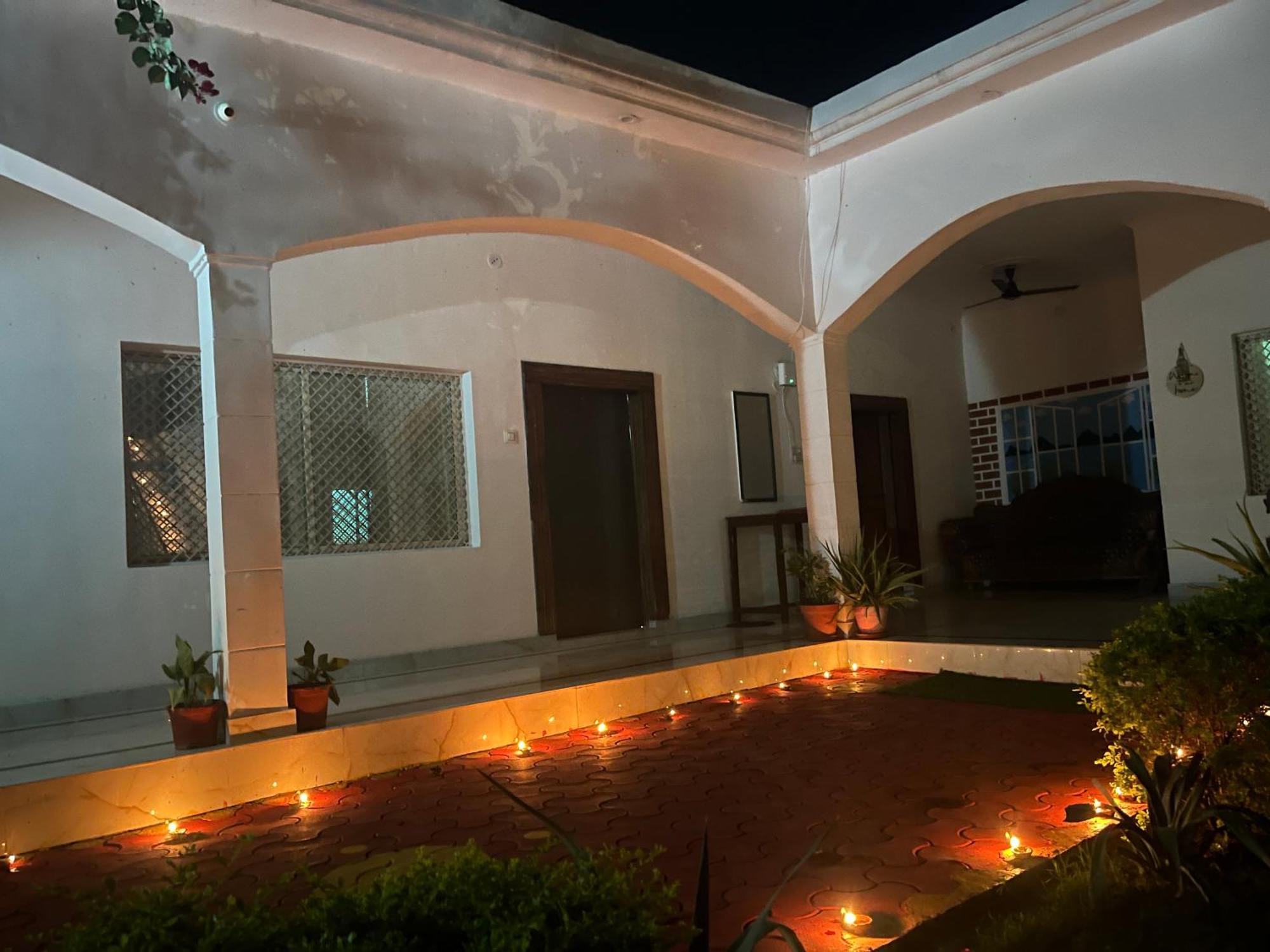 Sunrise Bed & Breakfast Khajurāho Екстериор снимка