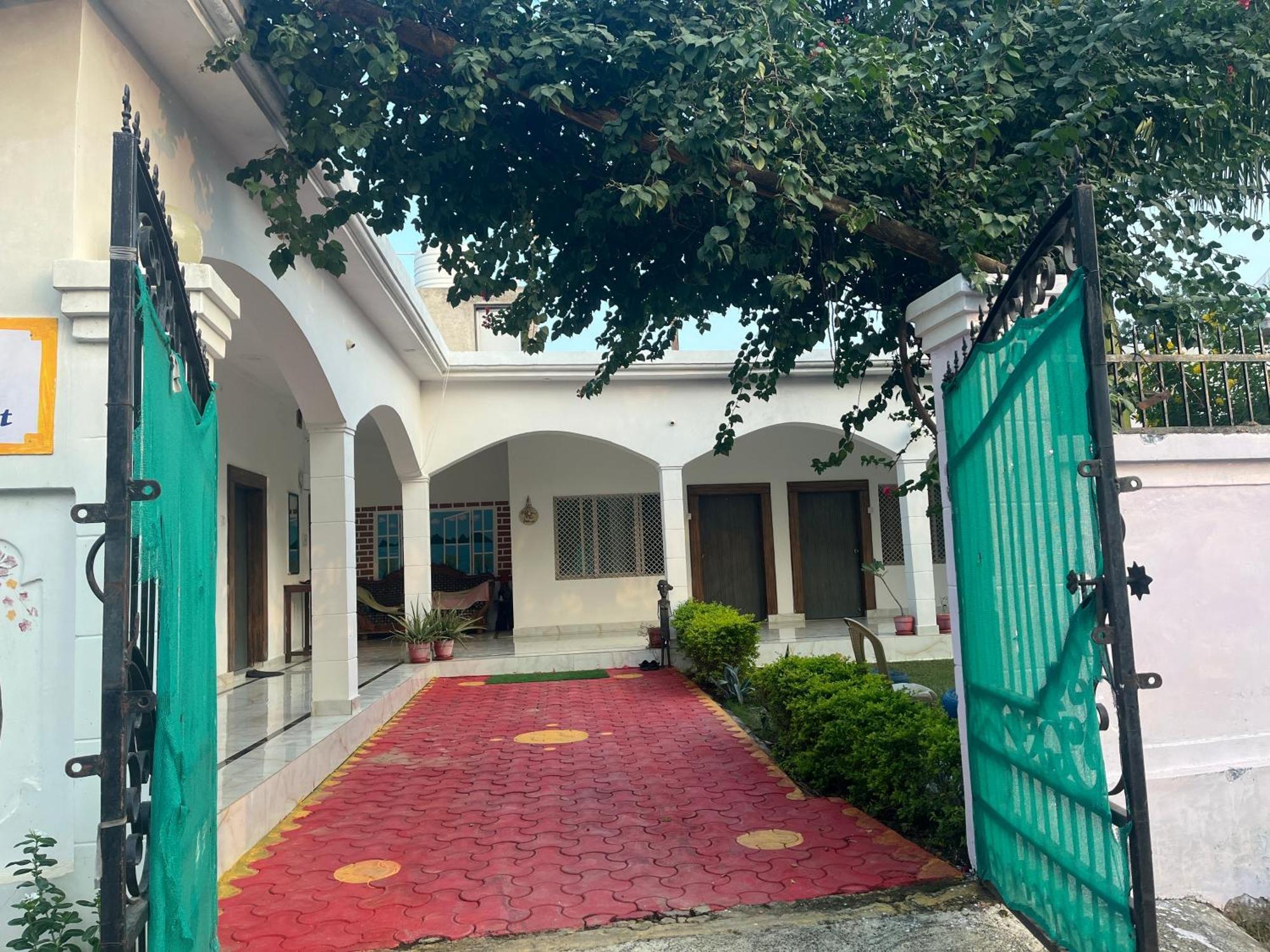Sunrise Bed & Breakfast Khajurāho Екстериор снимка