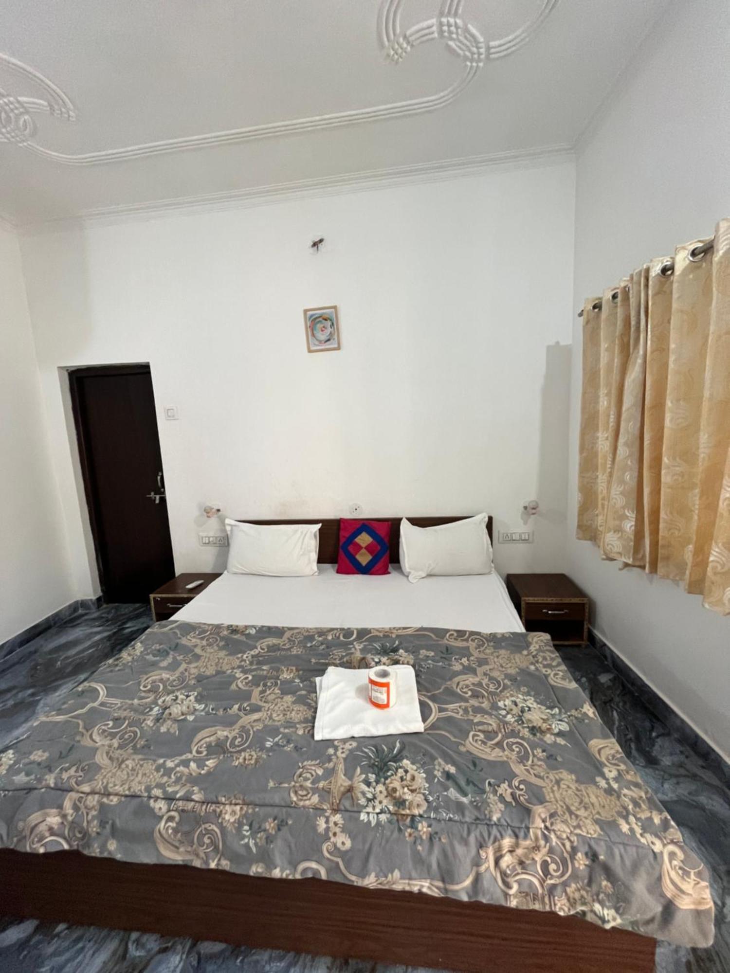 Sunrise Bed & Breakfast Khajurāho Екстериор снимка