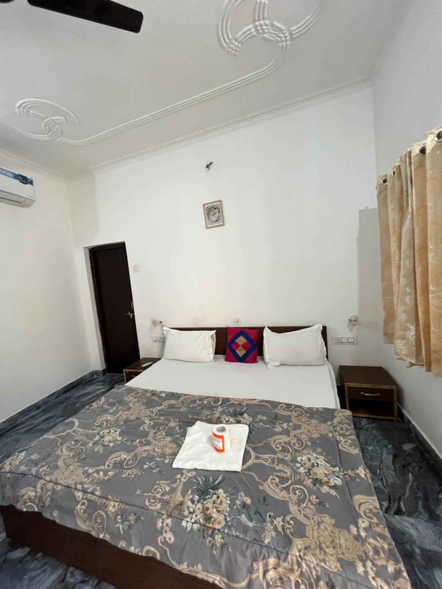 Sunrise Bed & Breakfast Khajurāho Екстериор снимка