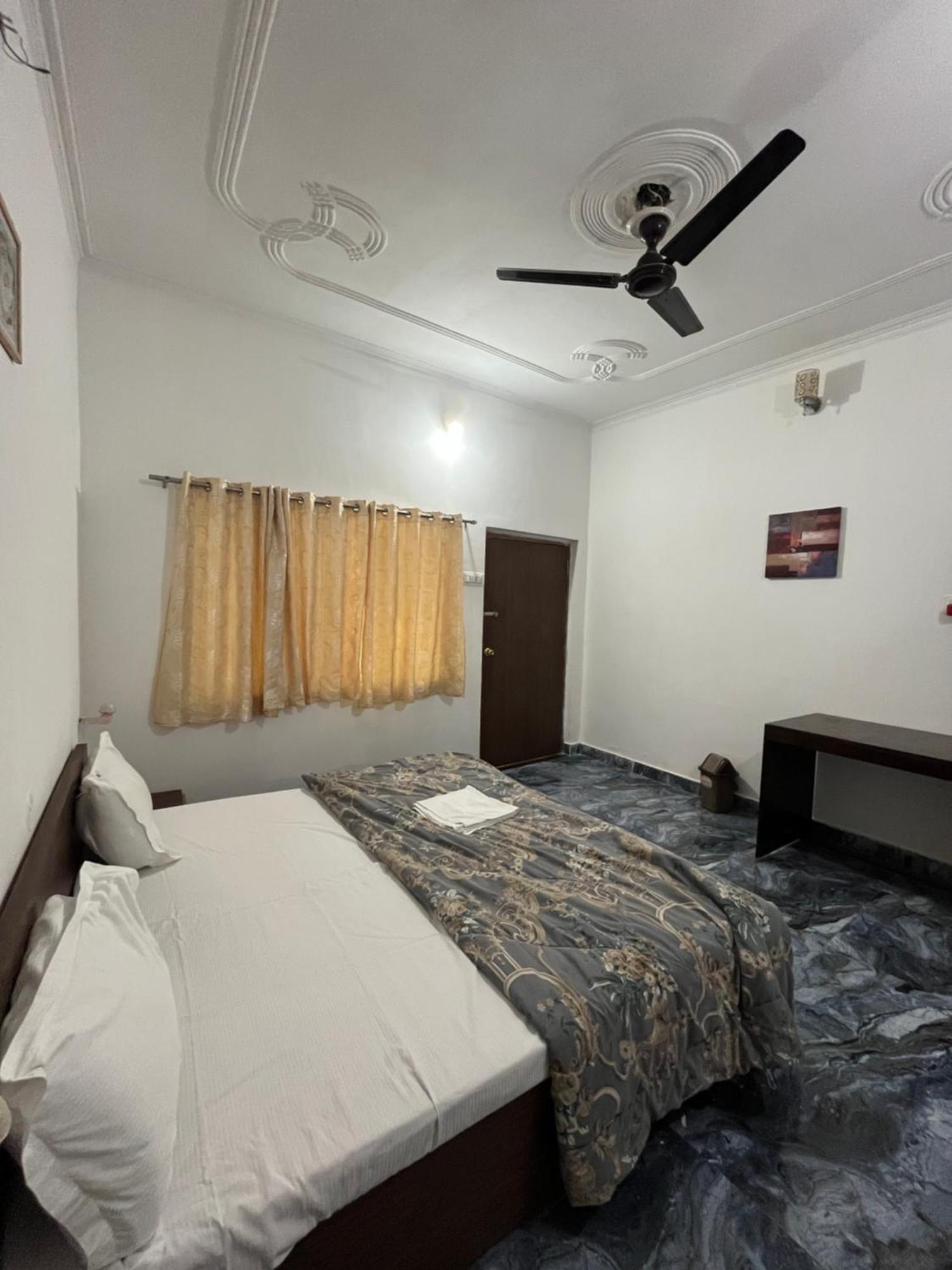 Sunrise Bed & Breakfast Khajurāho Екстериор снимка