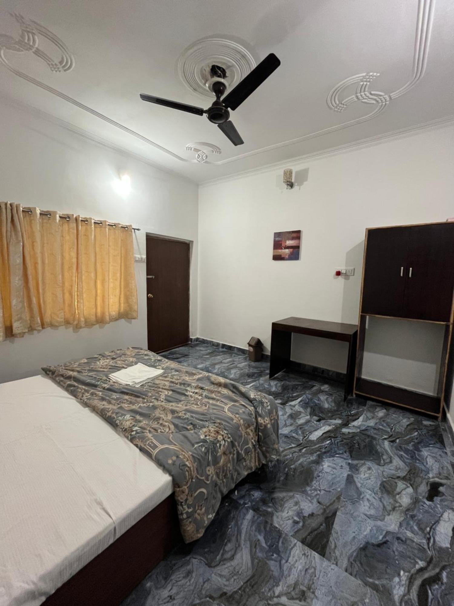 Sunrise Bed & Breakfast Khajurāho Екстериор снимка