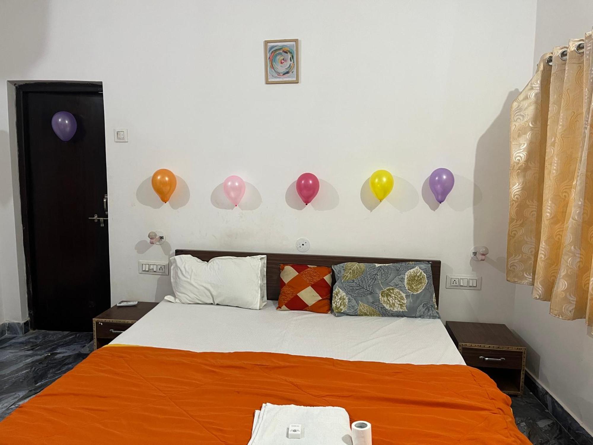 Sunrise Bed & Breakfast Khajurāho Екстериор снимка